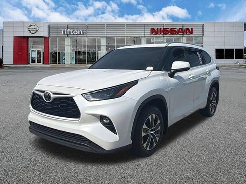 Used 2026 Toyota Highlander XLE AWD/4WD image 3