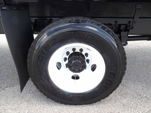 Used 2018 Ford F750 2WD Regular Cab Super Duty image 45