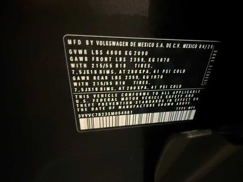 Certified 2025 Volkswagen Taos SE w/ Panoramic Sunroof Package image 38