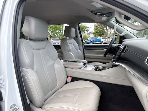 Used 2024 Jeep Wagoneer Series II w/ Flexible Seating Group RWD image 26