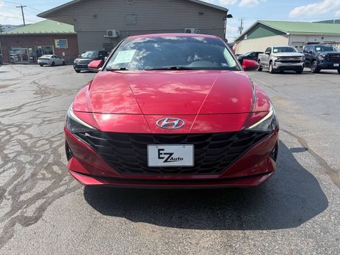 Used 2021 Hyundai Elantra SE FWD image 3
