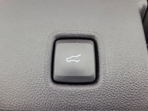 Used 2021 Ford Escape Titanium image 10