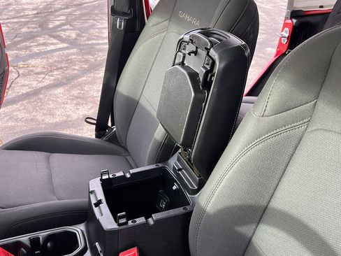 Used 2018 Jeep Wrangler Unlimited Sahara w/ Cold Weather Group image 21