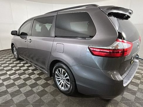 Used 2020 Toyota Sienna XLE FWD image 4