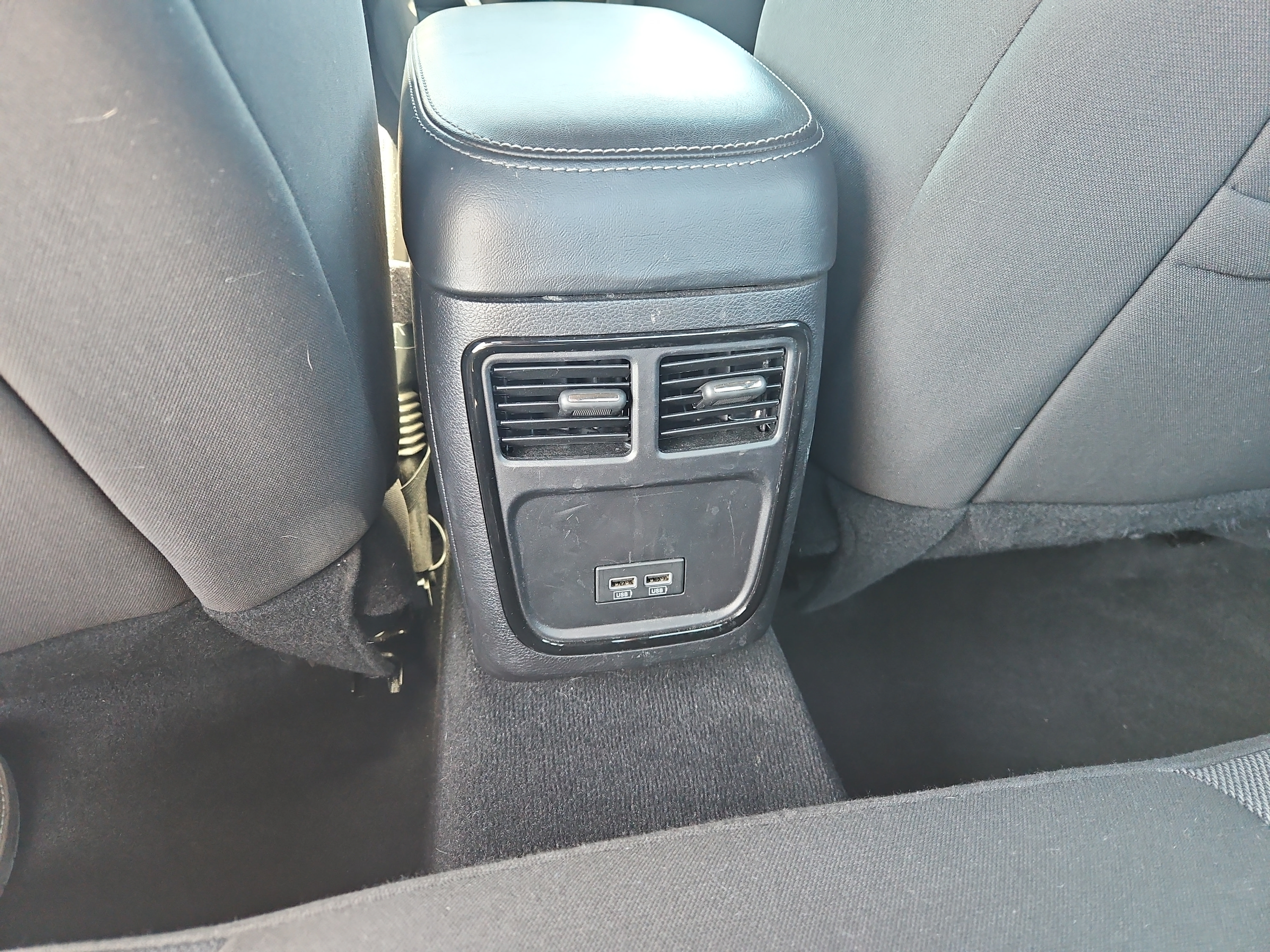 Used 2021 Dodge Charger SXT w/ Blacktop Package RWD image 14