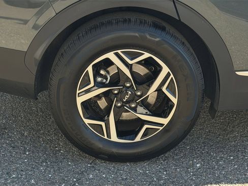 Used 2025 Kia Sportage LX image 29