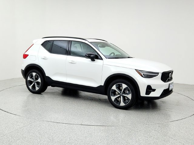 New 2026 Volvo XC40 B5 Plus w/ Protection Package Premier AWD/4WD image 3