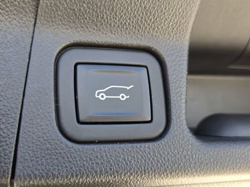 Used 2021 GMC Acadia SLE w/ Driver Convenience Package FWD image 18