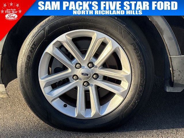 Used 2016 Ford Explorer XLT w/ Equipment Group 202A FWD image 19