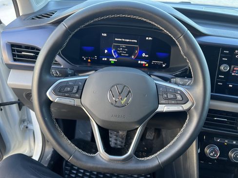 Certified 2023 Volkswagen Taos SE w/ Black Wheel Package image 17