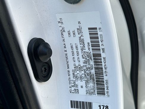 Used 2016 Toyota Tacoma TRD Sport image 28