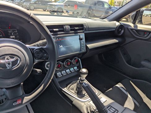 Used 2024 Toyota GR86 Premium RWD image 20
