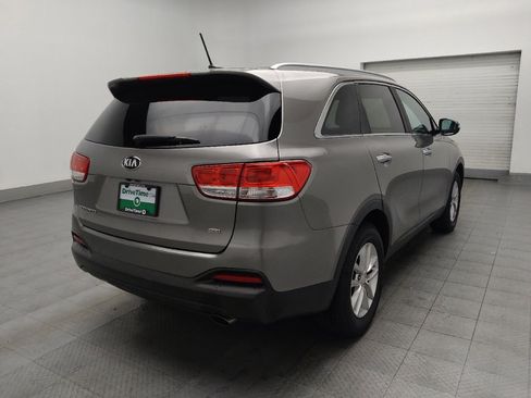Used 2017 Kia Sorento LX image 9