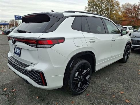 New 2026 Volkswagen Tiguan SE R-Line image 4