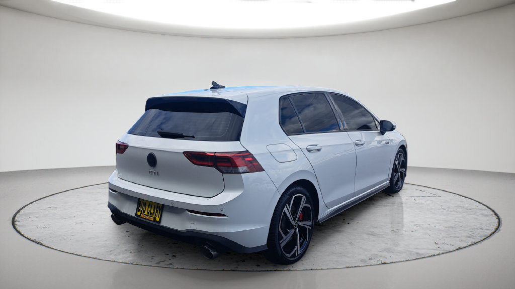 Used 2025 Volkswagen GTI SE FWD image 5