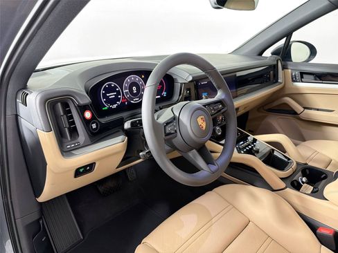 Used 2026 Porsche Cayenne Coupe AWD/4WD image 4