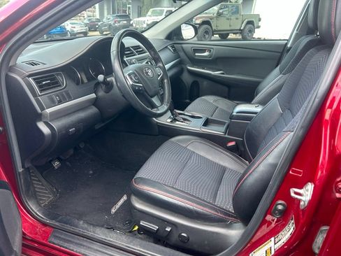 Used 2015 Toyota Camry SE w/ Moonroof Package FWD image 7