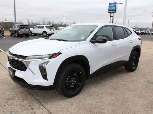 New 2026 Chevrolet Trax LS image 4