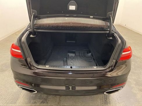 Used 2018 BMW 750i xDrive image 25