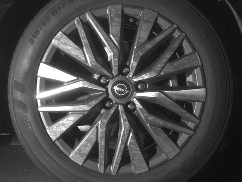 Used 2025 Nissan Altima 2.5 SV FWD image 13