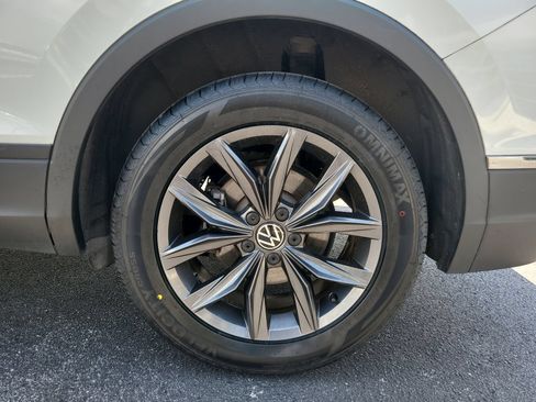 Used 2023 Volkswagen Tiguan SE FWD image 6