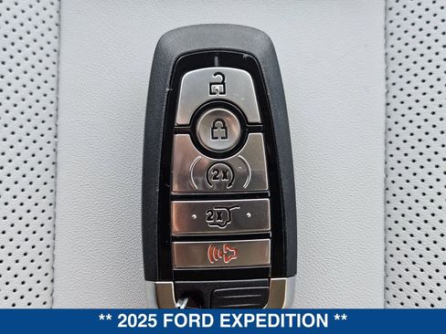 New 2025 Ford Expedition Platinum w/ Platinum Ultimate Package AWD/4WD image 39