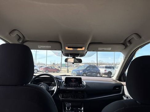 Used 2023 Nissan Rogue S image 44