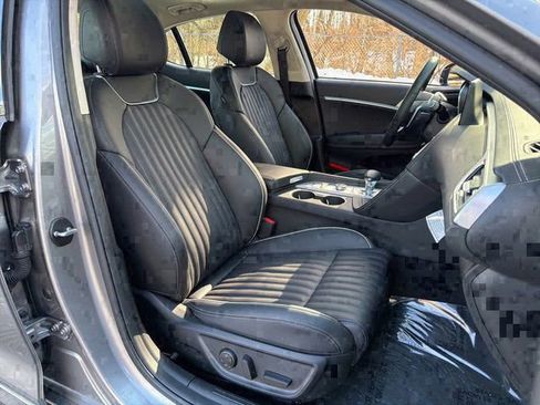 Used 2026 Genesis G70 2.5T Prestige image 9