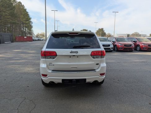 Used 2021 Jeep Grand Cherokee Overland image 2