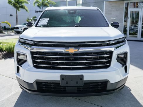 Used 2024 Chevrolet Traverse LT image 4