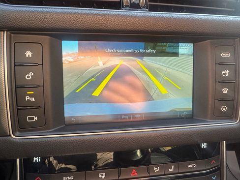 Used 2016 Jaguar XF S image 22