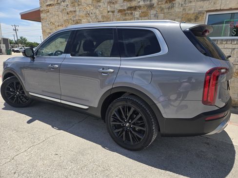 Used 2020 Kia Telluride SX FWD image 3