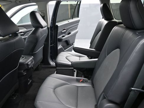 Used 2025 Toyota Grand Highlander AWD image 15