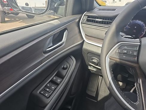 New 2026 Jeep Grand Cherokee Altitude RWD image 15