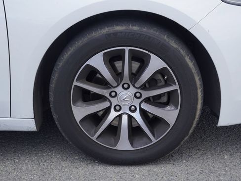 Used 2017 Acura TLX FWD image 4