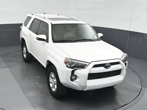 Used 2018 Toyota 4Runner SR5 Premium AWD/4WD image 46