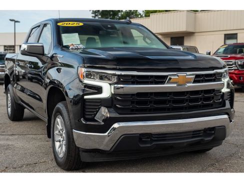Used 2025 Chevrolet Silverado 1500 LT AWD/4WD image 32