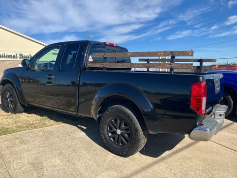 Used 2019 Nissan Frontier SV image 5