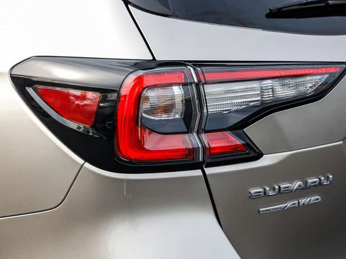 Used 2020 Subaru Outback Premium image 8