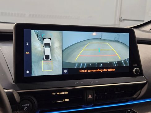 Used 2025 Toyota Prius Limited w/ Limited Premium Package image 31