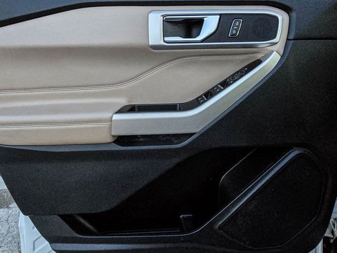 Used 2021 Ford Explorer XLT w/ Equipment Group 202A image 9