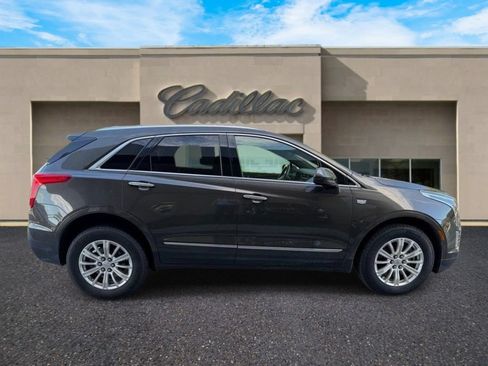 Used 2019 Cadillac XT5 FWD image 2