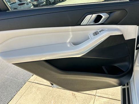 Certified 2022 BMW X7 xDrive40i w/ Executive Package image 26
