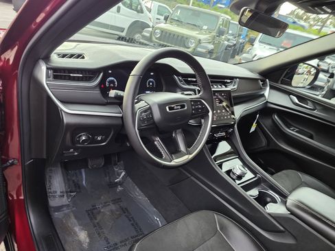 New 2025 Jeep Grand Cherokee Altitude RWD image 10
