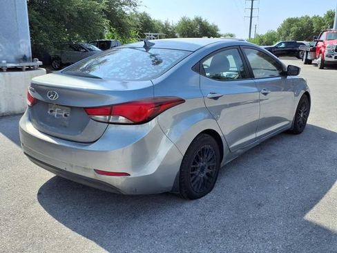 Used 2014 Hyundai Elantra SE w/ Option Group 02 FWD image 5