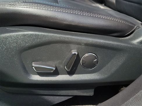 Used 2018 Ford Explorer XLT w/ Equipment Group 202A image 18