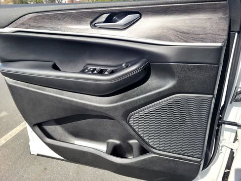 New 2026 Jeep Grand Cherokee Altitude image 15