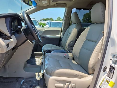 Used 2016 Toyota Sienna XLE w/ XLE Navigation Package FWD image 12