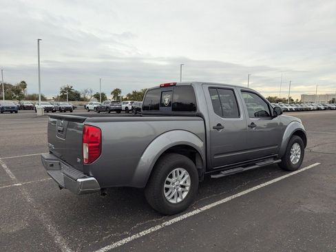 Used 2017 Nissan Frontier SV image 6