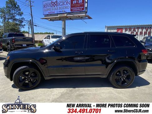 Used 2020 Jeep Grand Cherokee Altitude AWD/4WD image 39